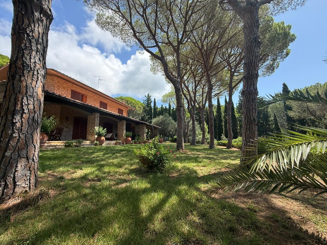 Villa in Castle of Castiglione, Castiglione della Pescaia, Tuscany 1 - 15987329