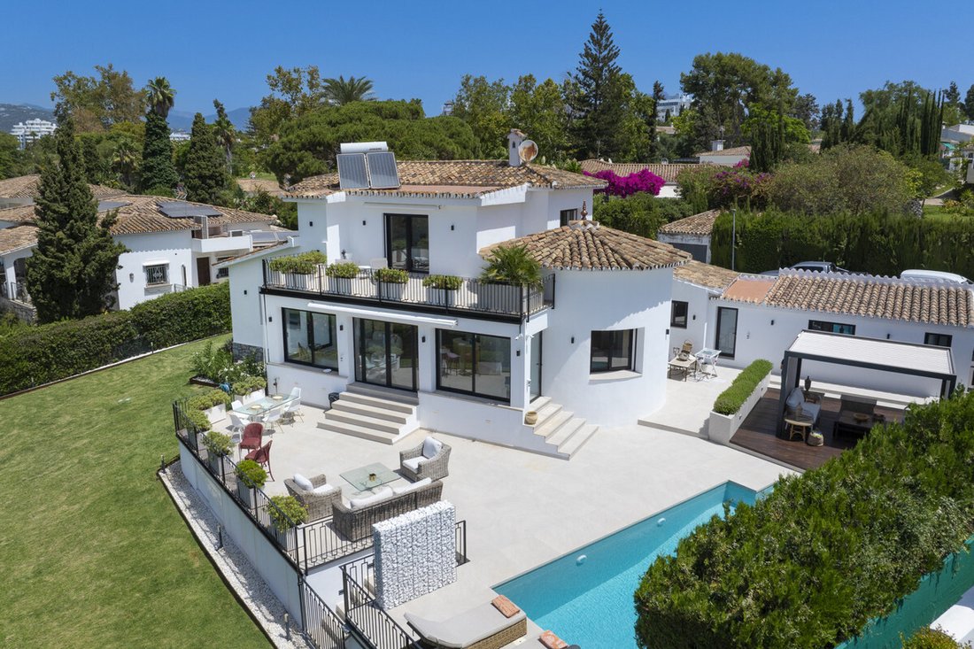 Villa in Guadalmina Alta, San Pedro de Alcantara, Spain 1 - 15987467