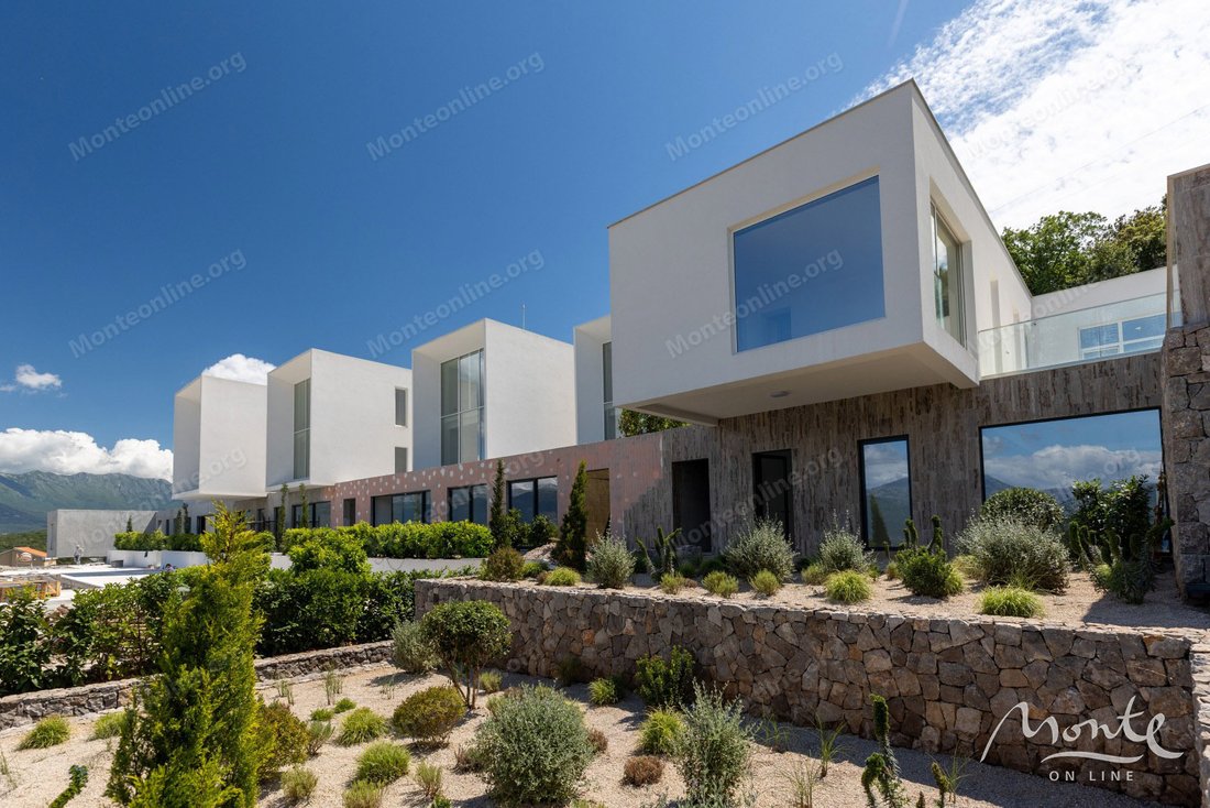 Villa in Krašići, Tivat Municipality, Montenegro 1 - 15987892
