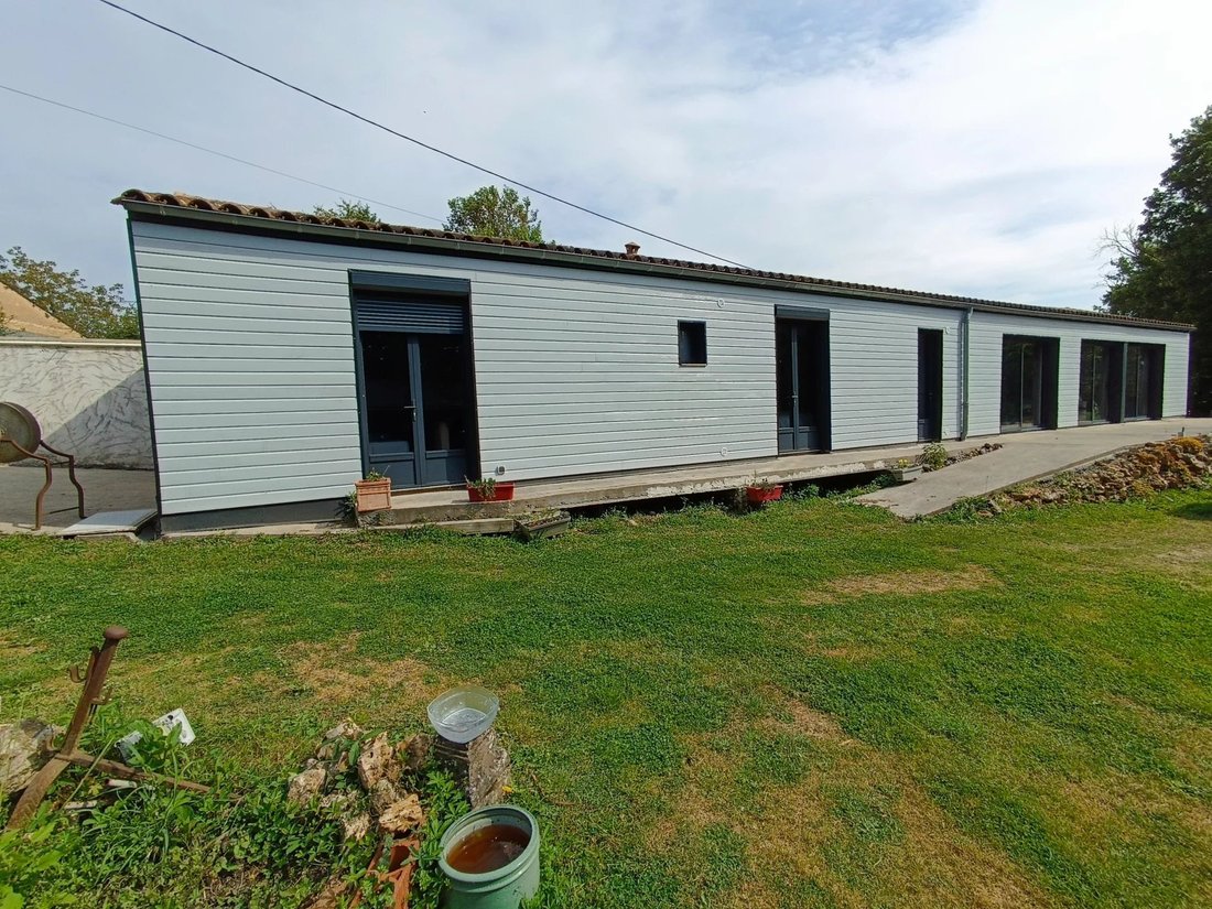 House in L'Isle-Jourdain, Nouvelle-Aquitaine, France 4 - 15989147