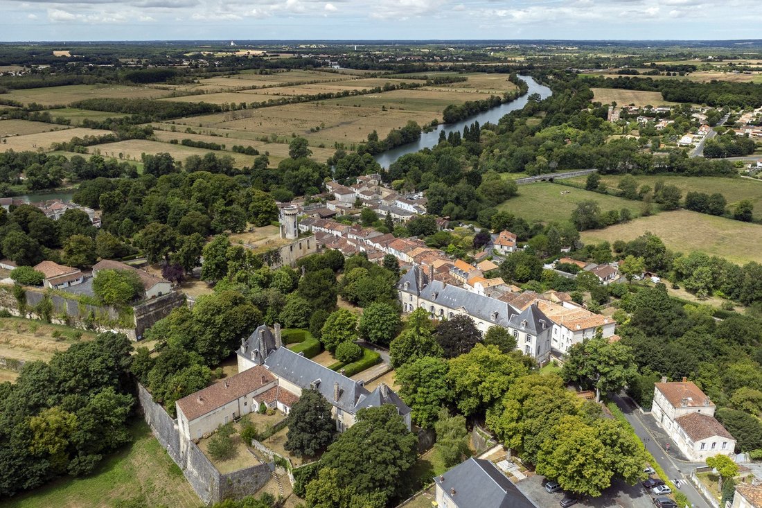 A 1750 Château’s Whisper: Rivers, Romance & Riviera Light in Saintes