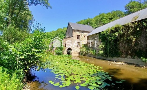 A Chateau From The 17th And 18th Centuries, Listed As A Regional Historical Monument, On