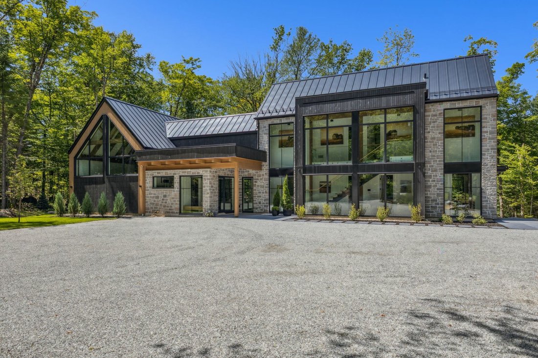 House in Mont-Tremblant, Quebec, Canada 3 - 15989537