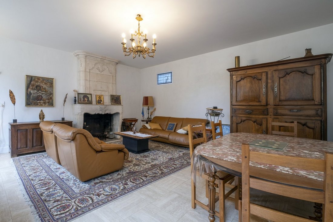 A 1750 Château’s Whisper: Rivers, Romance & Riviera Light in Saintes
