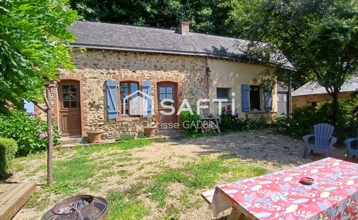 A Chateau From The 17th And 18th Centuries, Listed As A Regional Historical Monument, On