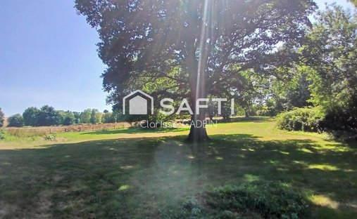 A Chateau From The 17th And 18th Centuries, Listed As A Regional Historical Monument, On