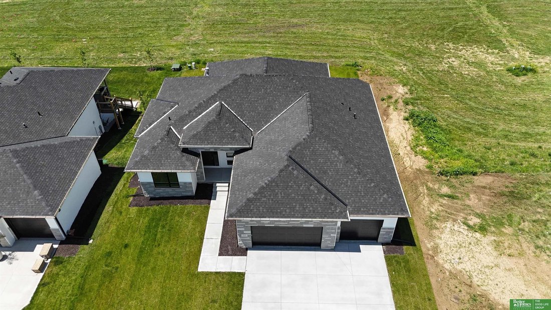 House in Bennington, Nebraska, United States 3 - 15988658