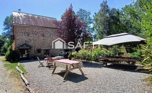 A Chateau From The 17th And 18th Centuries, Listed As A Regional Historical Monument, On