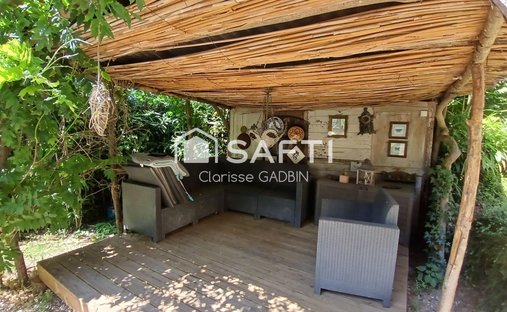 A Chateau From The 17th And 18th Centuries, Listed As A Regional Historical Monument, On