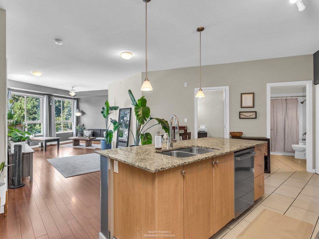 Top Floor Suite Reference: Bright Top Floor Suite With In New Westminster British Columbia