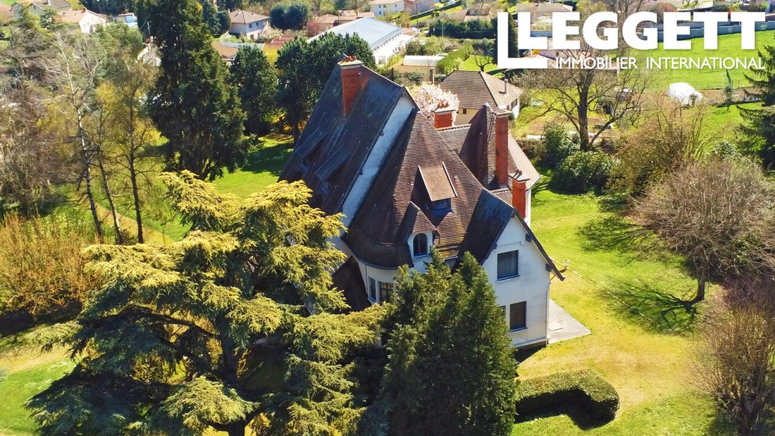 La Maison des Rêves: A 1939 Bourgeois Jewel in the Golden Hills of Lyon