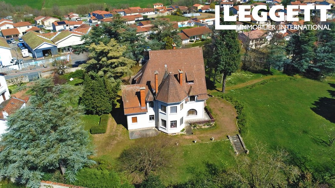 La Maison des Rêves: A 1939 Bourgeois Jewel in the Golden Hills of Lyon