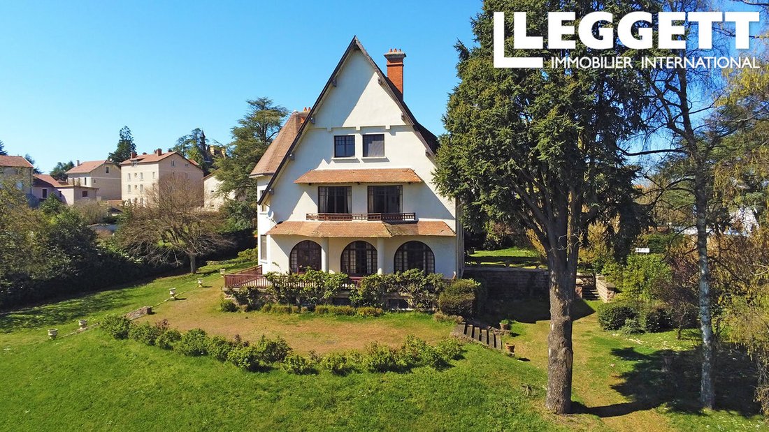 La Maison des Rêves: A 1939 Bourgeois Jewel in the Golden Hills of Lyon