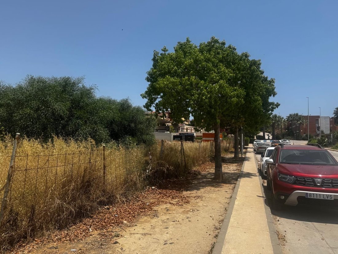 Land in La Linea de la Concepcion, Andalusia, Spain 2 - 15989501