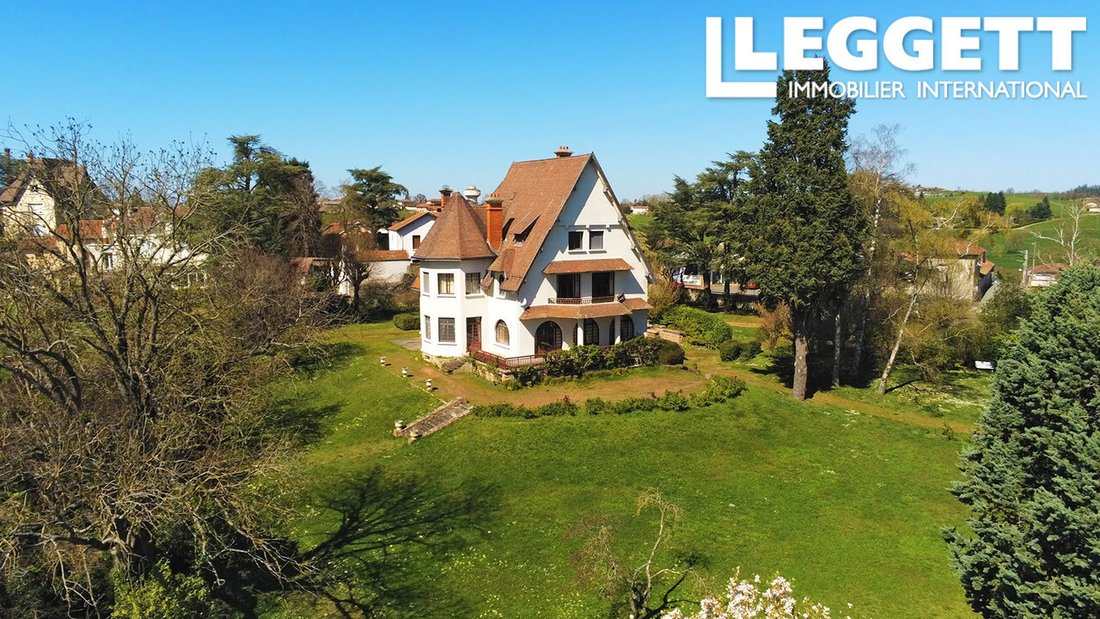 La Maison des Rêves: A 1939 Bourgeois Jewel in the Golden Hills of Lyon