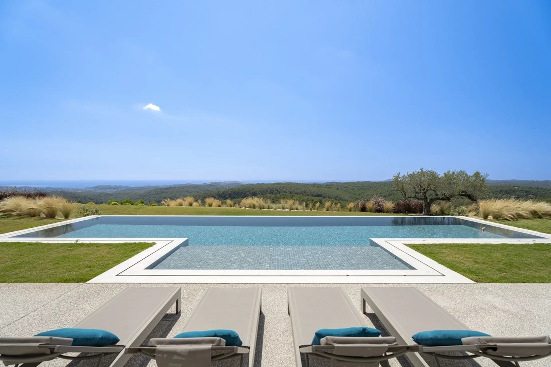 Villa in Nord, Roquefort-les-Pins, France 5 - 15988917