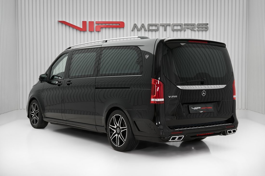 Limousine in Dubai, Dubai, United Arab Emirates 4 - 15990983