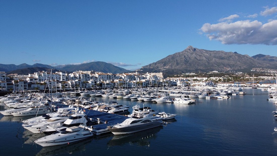 Apartamento en Playa Puerto Banús, Marbella, España 1 - 15992580