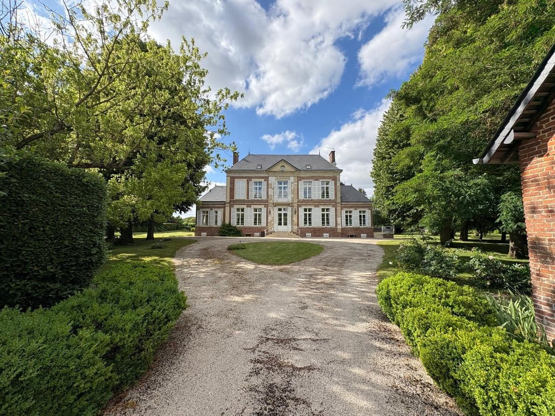 Fignières Château: A Whisper of Elegance Between Paris & Lille