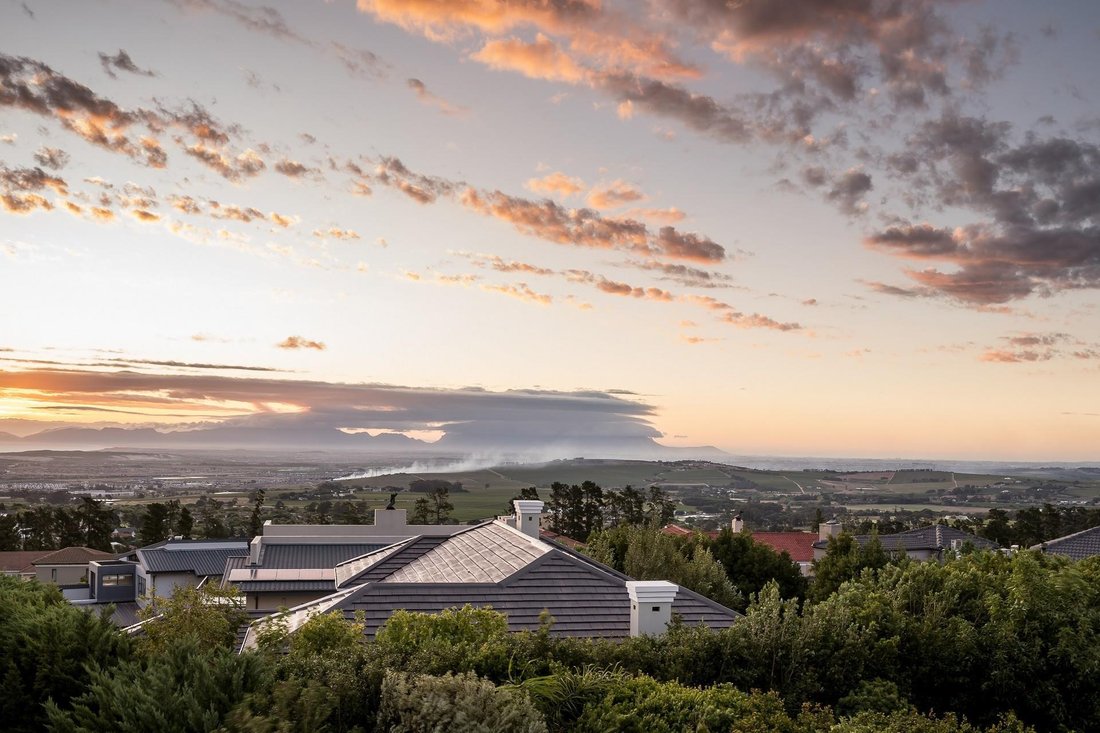House in Bel` Aire, Helderberg, Cape Town 5 - 15853943