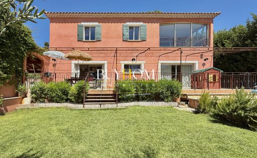 House in Nevons-route d'Apt, L'Isle-sur-la-Sorgue, France 1