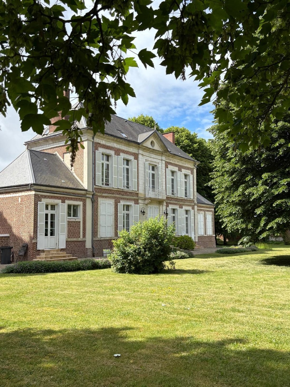 Fignières Château: A Whisper of Elegance Between Paris & Lille