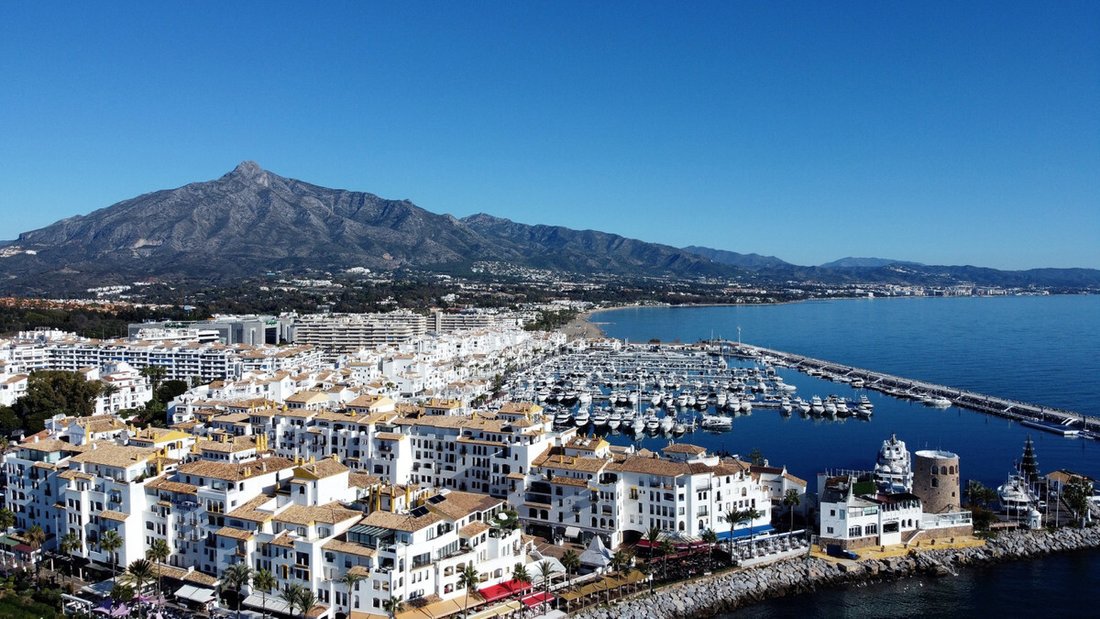Apartamento en Playa Puerto Banús, Marbella, España 1 - 15991928