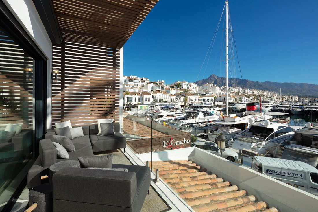 Appartamento a Puerto Banus, Marbella, Spagna 1 - 15992417