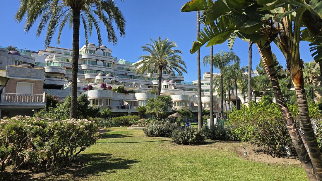 Apartamento en Playa Puerto Banús, Marbella, España 2 - 15992466