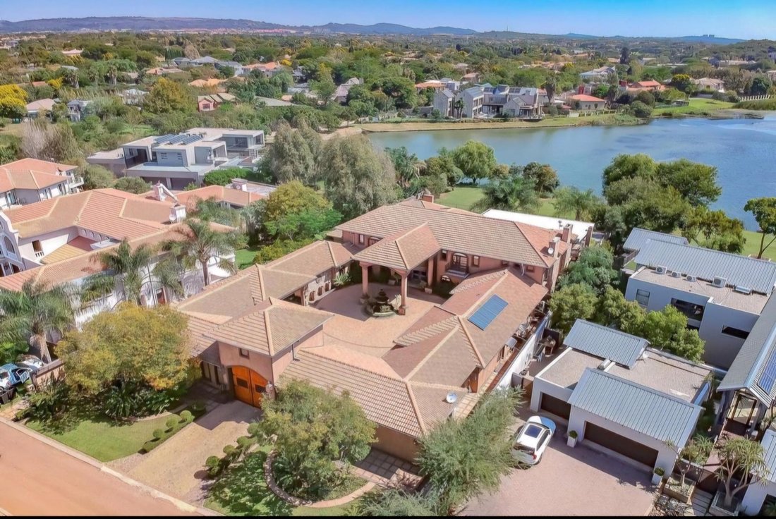 House in Silver Lakes Golf Estate, Gauteng, South Africa 4 - 15853795