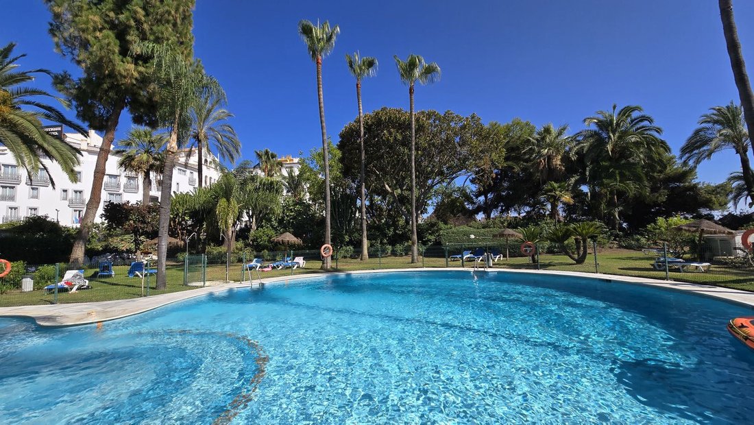 Apartamento en Playa Puerto Banús, Marbella, España 1 - 15992466