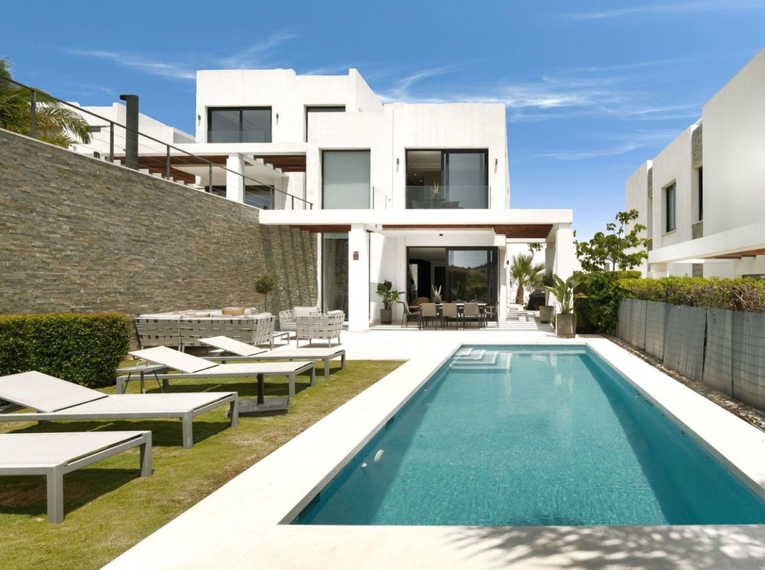 Villa in Marbella, Andalusia, Spain 1 - 15990767