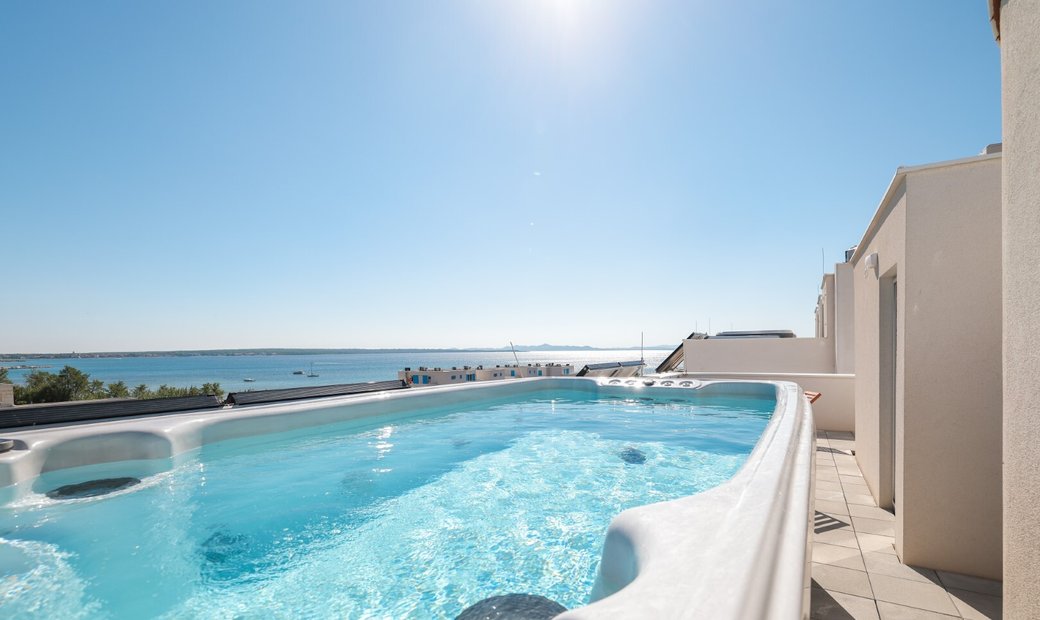 Curated visual reference: Visual Reference: Luxury Apartment With Jacuzzi And Sauna In In Privlaka Zadar