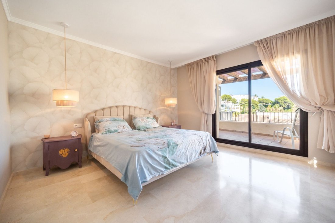 Penthouse in Benahavis, Andalusia, Spain 5 - 15990692
