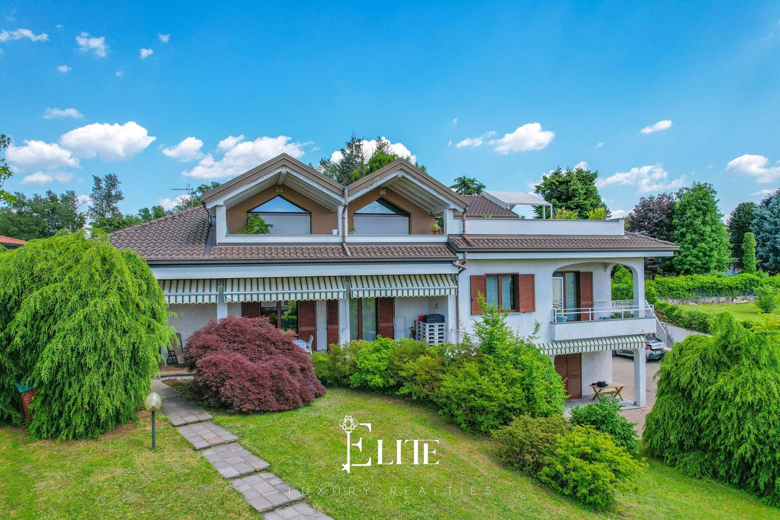 Villa in Castronno, Lombardy, Italy 1 - 15990743