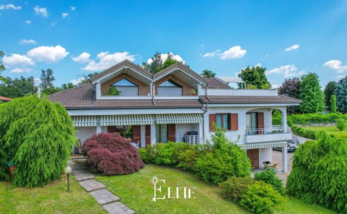 Villa en Castronno, Lombardía, Italia 1