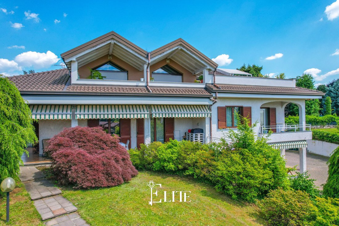 Villa in Castronno, Lombardy, Italy 2 - 15990743