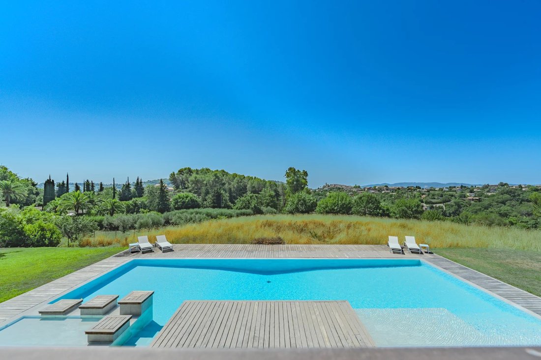 Villa in Châteauneuf-Grasse, Provence-Alpes-Côte d'Azur, France 4 - 15992449