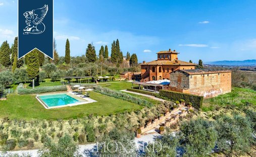 Villa in Bettolle, Tuscany, Italy 1