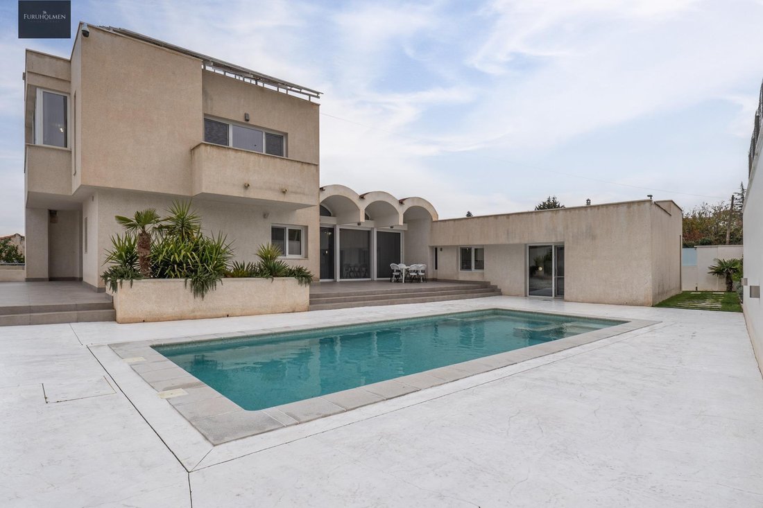 Villa in Otura, Villa de Otura, Andalusia 1 - 15993809