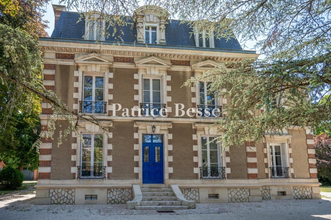 Villa in Auxerre, Bourgogne – Franche-Comté, France 1 - 15993775