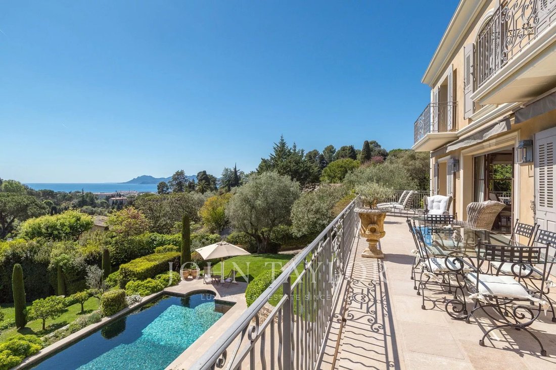 Villa in Cannes, Provence-Alpes-Côte d'Azur, France 2 - 15992506