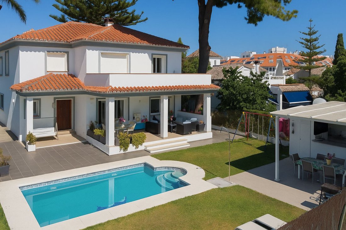 Villa in San Pedro de Alcantara, Andalusia, Spain 1 - 15970922