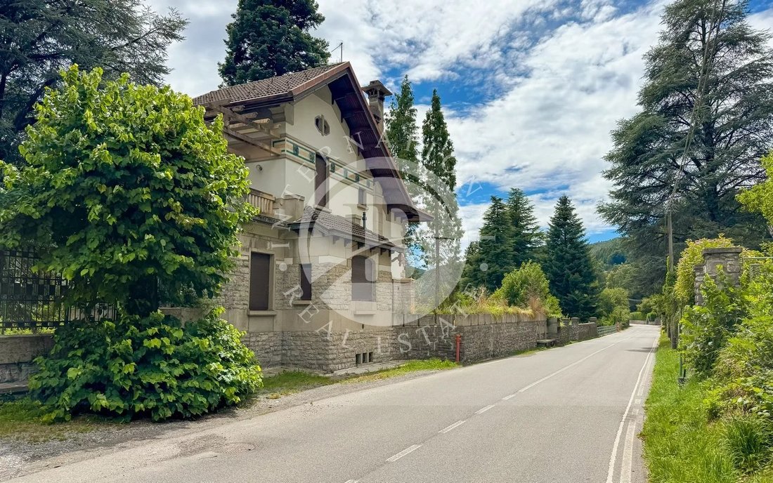 Villa in Lanzo d'Intelvi, Ramponio Verna, Lombardy 1 - 15992493