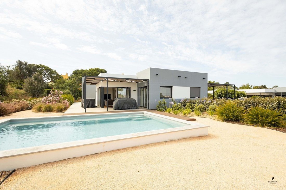 Villa in Lagoa e Carvoeiro, Algarve, Portugal 1 - 15993270