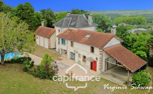 Castle for Sale in Peyrehorade, Nouvelle-Aquitaine, France