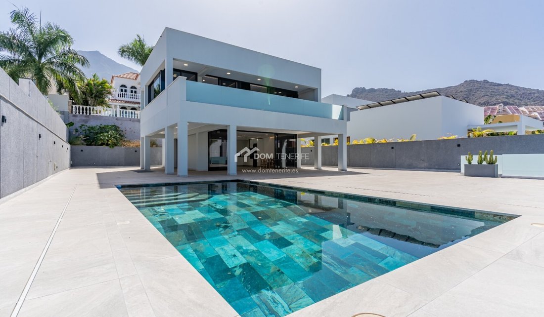 Villa in Costa Adeje, Adeje, Canary Islands 1 - 15993823