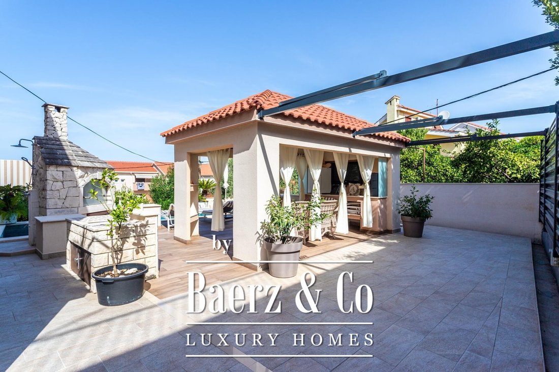 Townhouse in Okrug Gornji, Split-Dalmatia County, Croatia 1 - 15994091