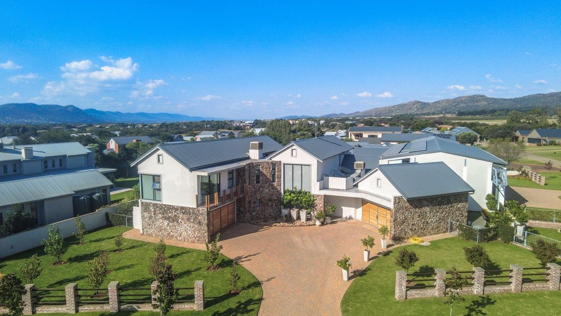 House in Hartbeespoort, North West, South Africa 1 - 15853927