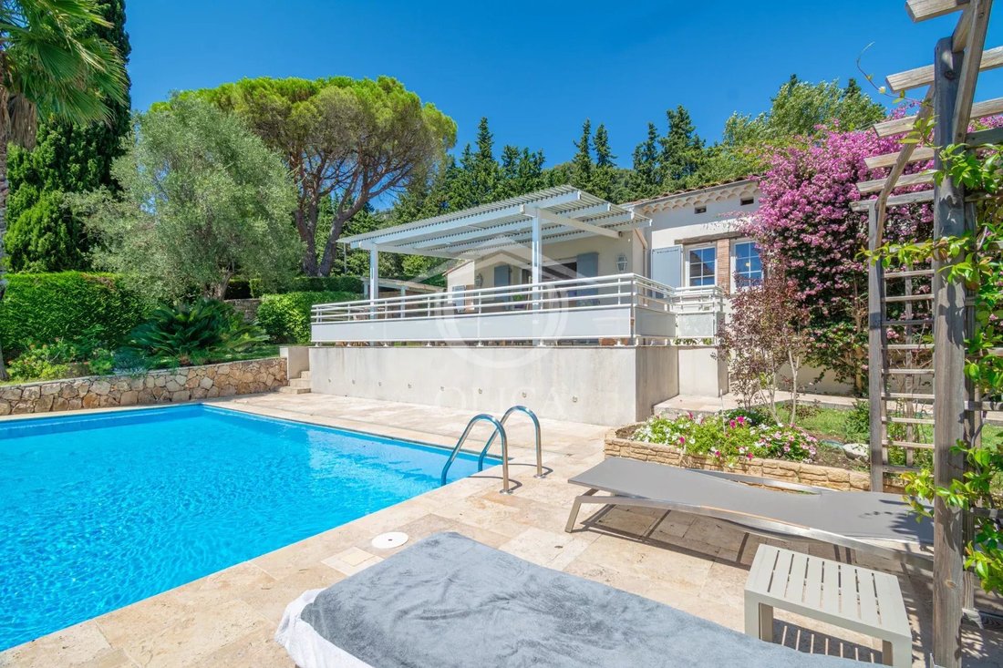 Villa in Grasse, Provence-Alpes-Côte d'Azur, France 2 - 15992357
